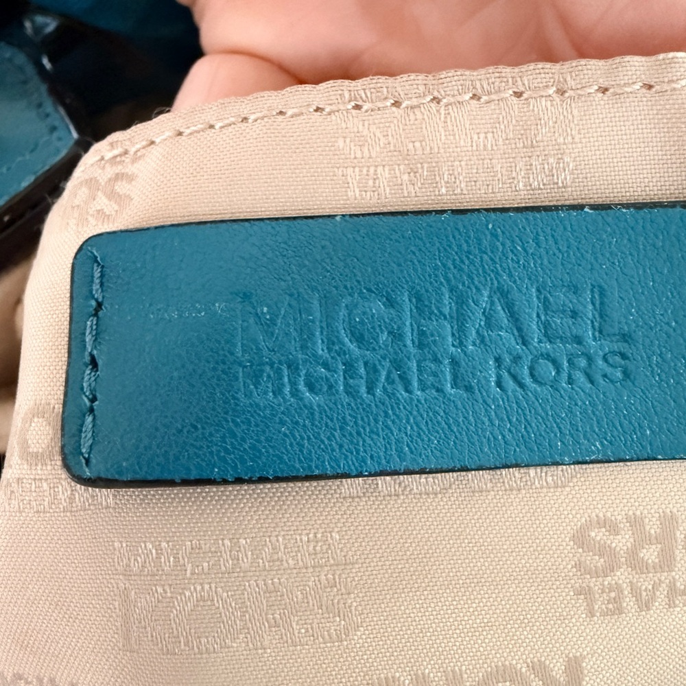 Michael Kors EUC Turquoise Frankie
Pebbled Leather Drawstring
Shoulder Bag - Picture 3 of 13